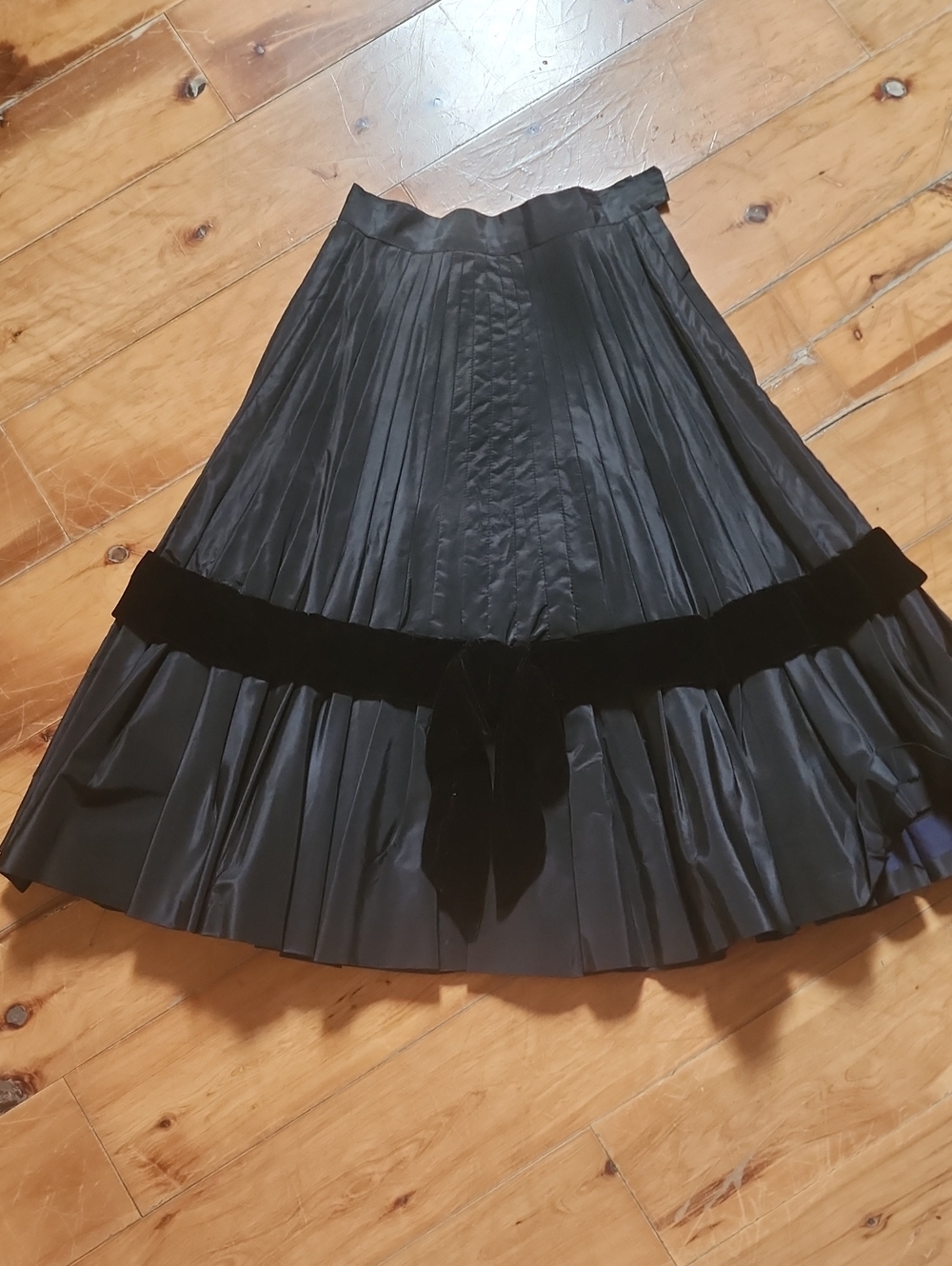 Vintage 1940s Black Silk Faille  Velvet-Trim Pleated Skirt, 24 Inch Waist